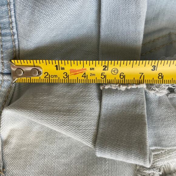 Aeropostale Size 4 Jean Shorts | Light Wash, High Rise, Distressed Denim Y2K - Picture 5 of 5